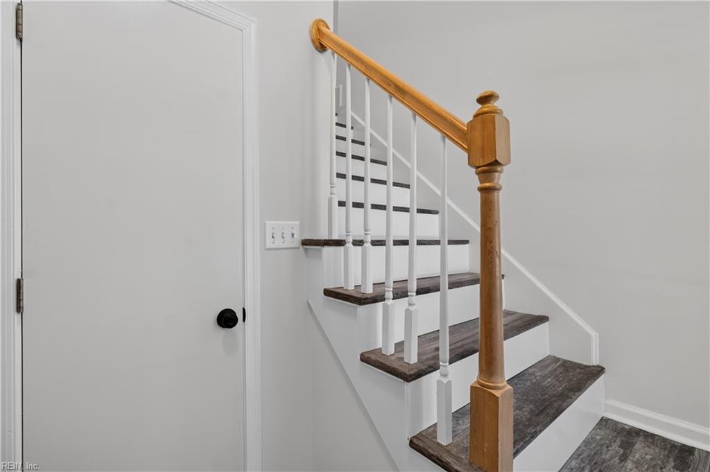 322 Gainsborough Sq Property Photo 7