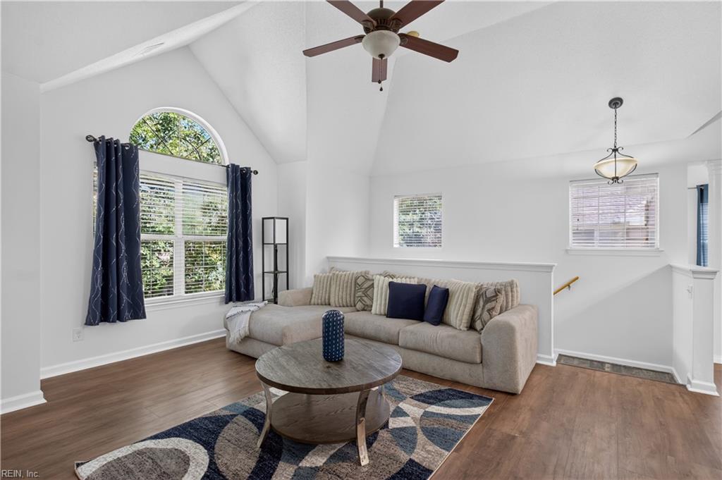 322 Gainsborough Sq Property Photo 8