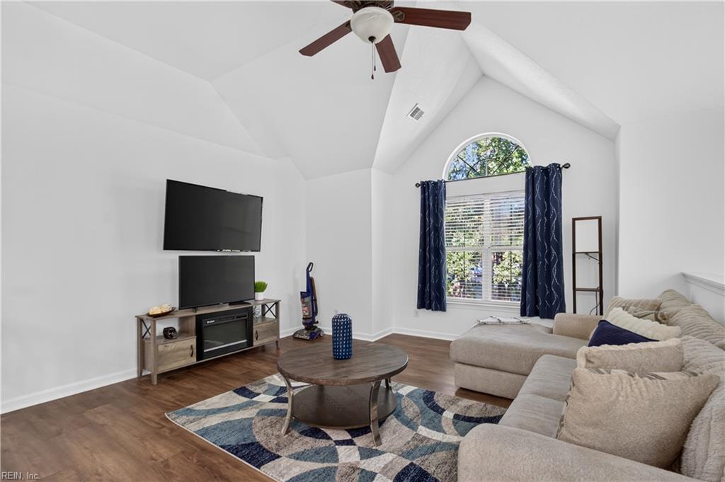 322 Gainsborough Sq Property Photo 9