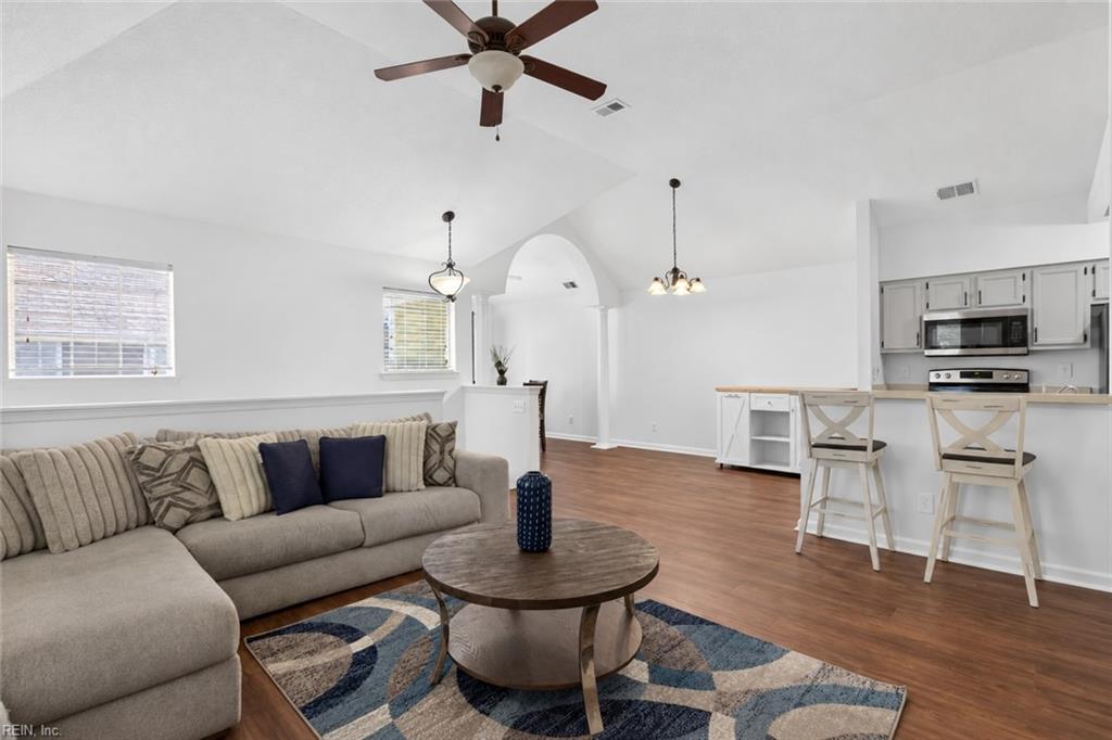 322 Gainsborough Sq Property Photo 10