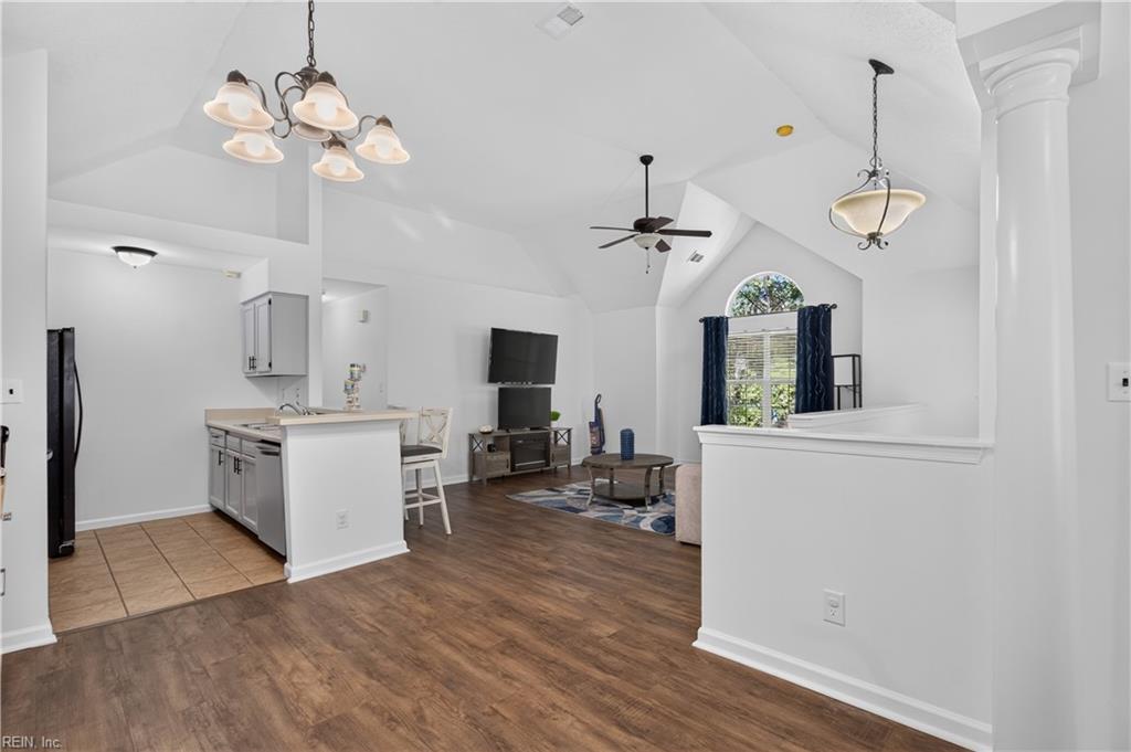 322 Gainsborough Sq Property Photo 15
