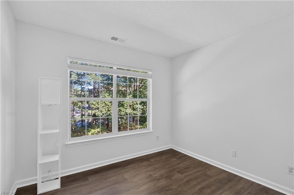 322 Gainsborough Sq Property Photo 16