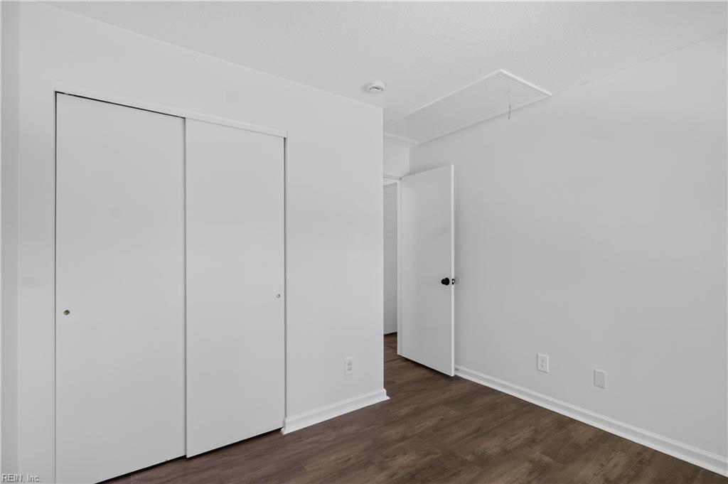 322 Gainsborough Sq Property Photo 17