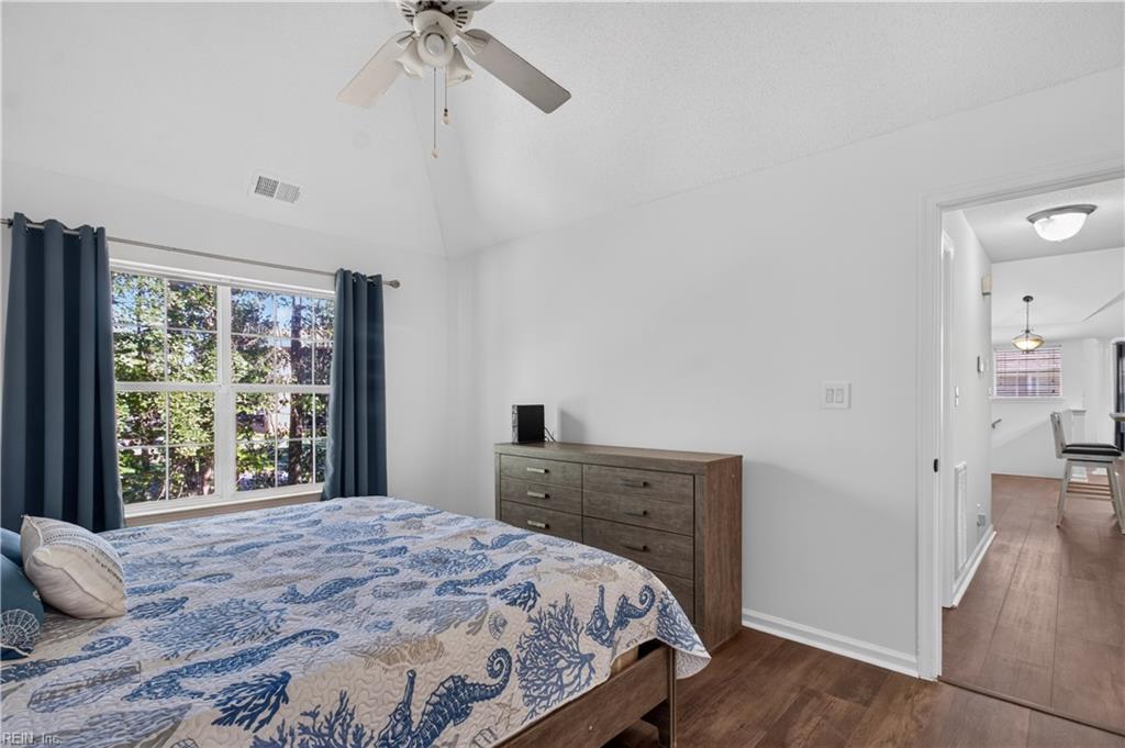 322 Gainsborough Sq Property Photo 20