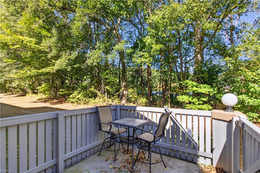 322 Gainsborough Sq Property Photo 26
