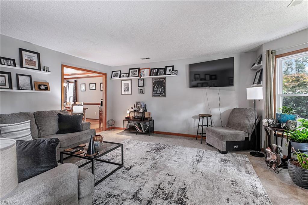 4 Paquette Ct Property Photo 5