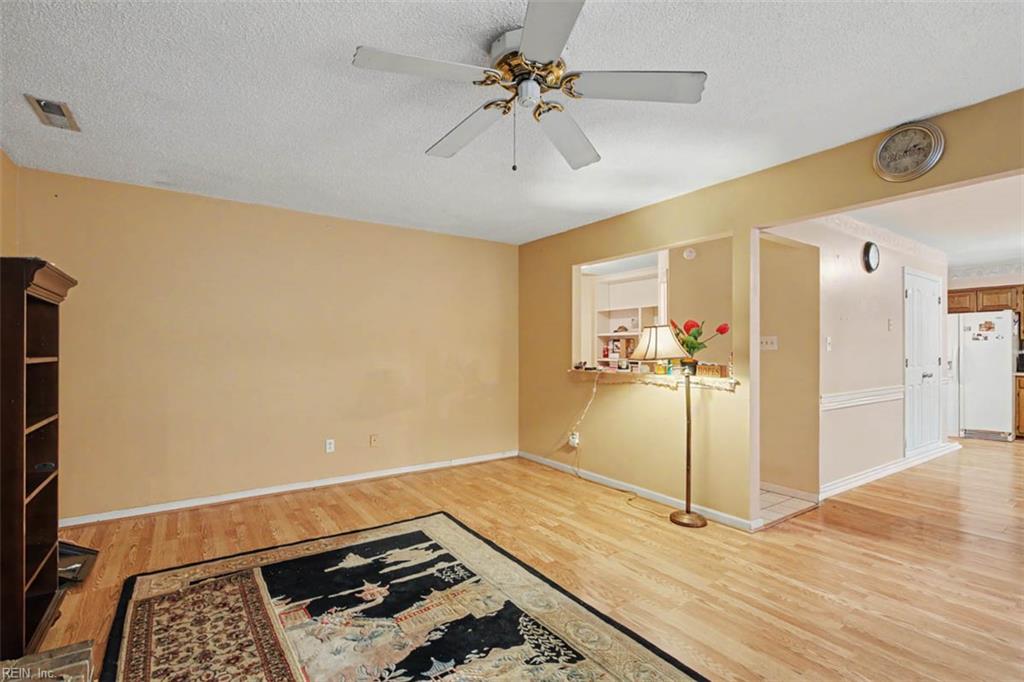 2429 Creekmore Ct Property Photo 7