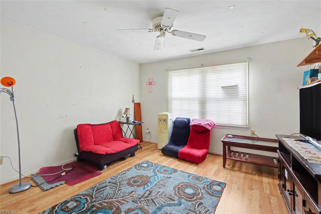 2429 Creekmore Ct Property Photo 21