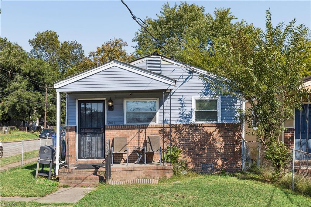 2014 Roanoke Ave Property Photo 1