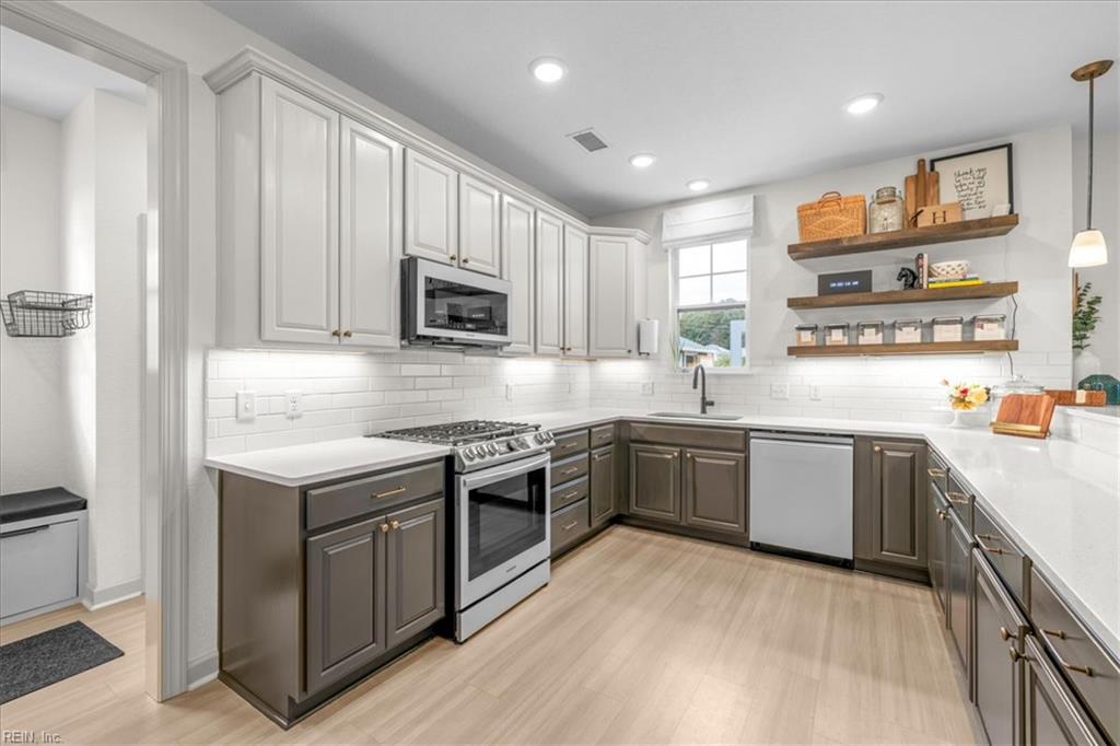 1900 Briton Ln Property Photo 2