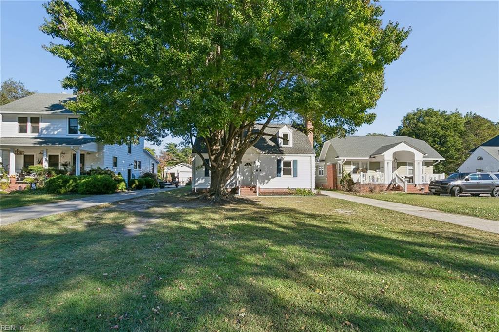 138 Hampton Roads Ave Property Photo 2