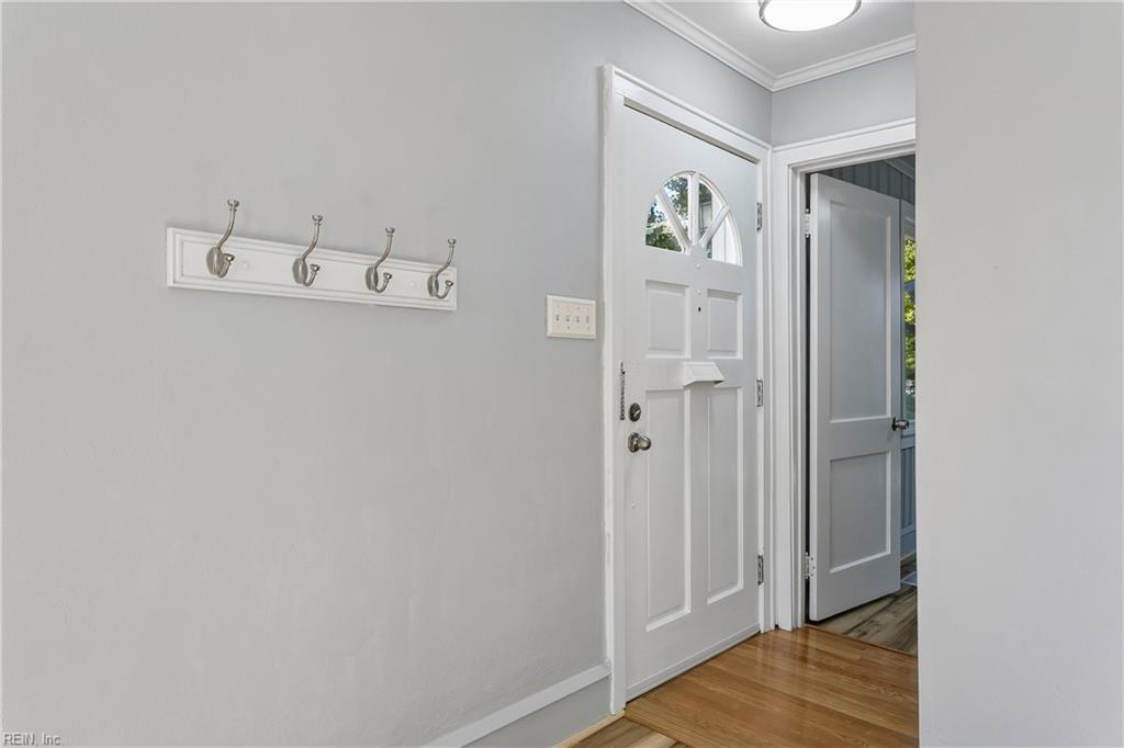 138 Hampton Roads Ave Property Photo 8