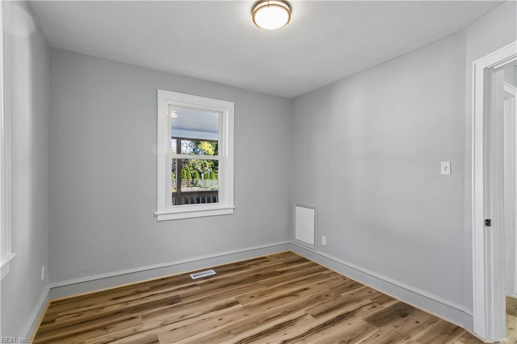138 Hampton Roads Ave Property Photo 18