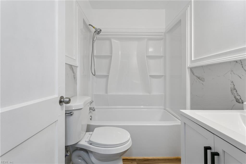 138 Hampton Roads Ave Property Photo 19