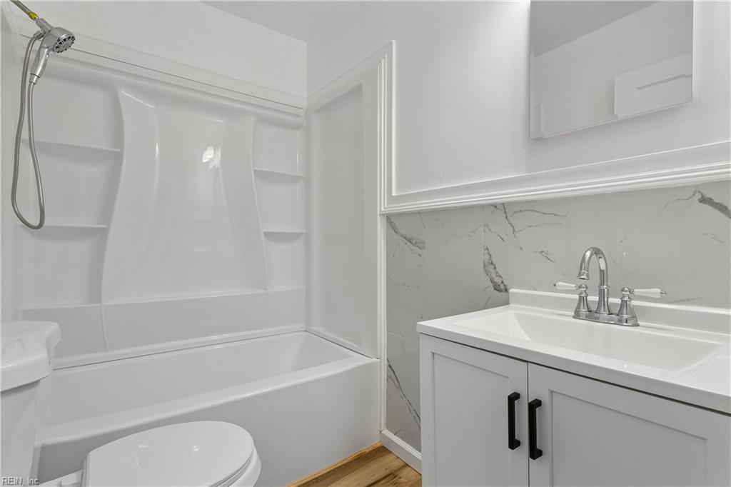 138 Hampton Roads Ave Property Photo 20