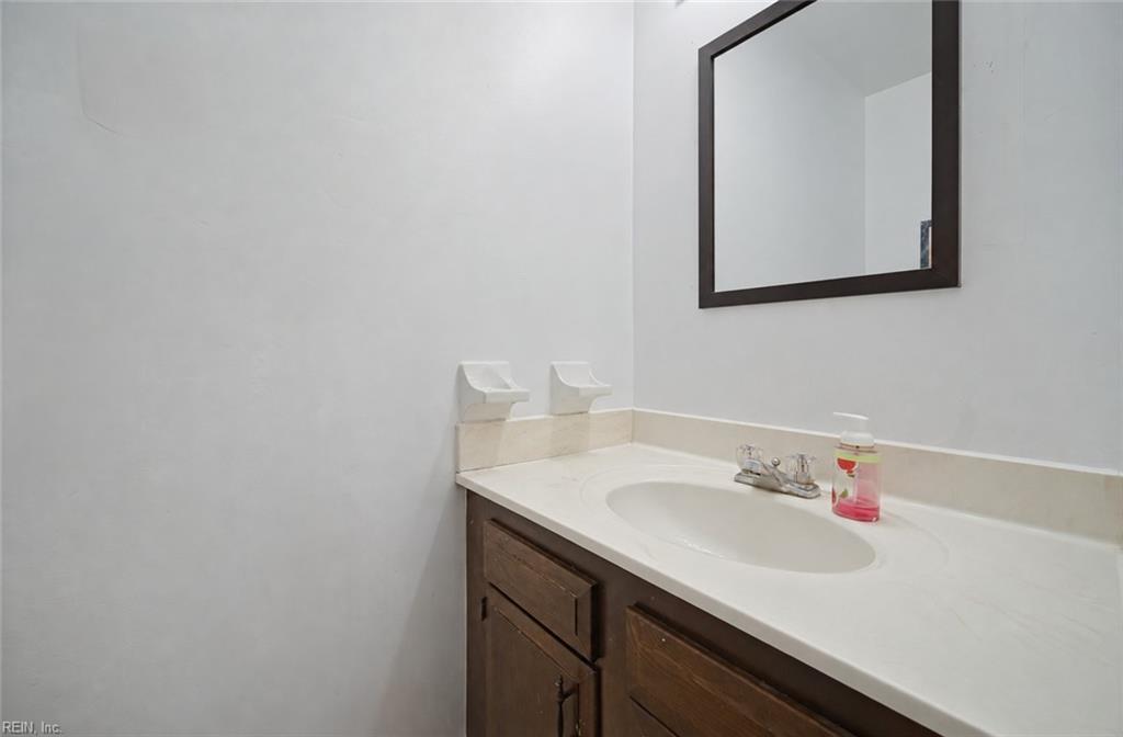 813 Westminster Ln Property Photo 32
