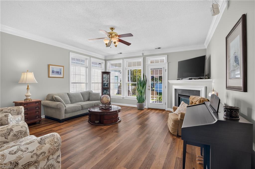 6319 Glenwilton Ln Property Photo 3