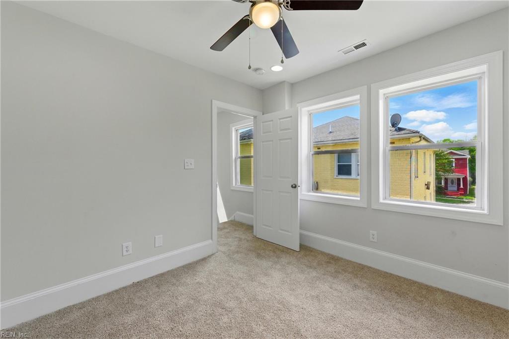552 2nd Ave Property Photo 14