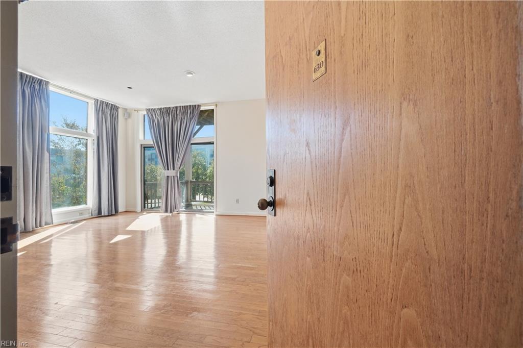 696 Mowbray ARCH Property Photo 1