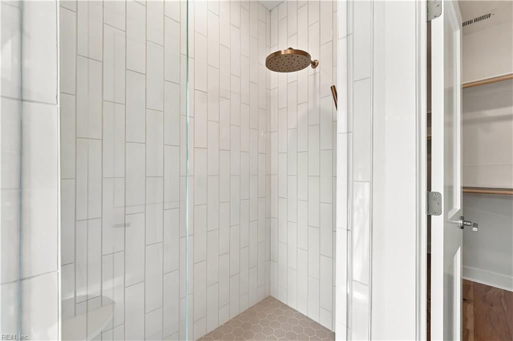 210 81st St Property Photo 15