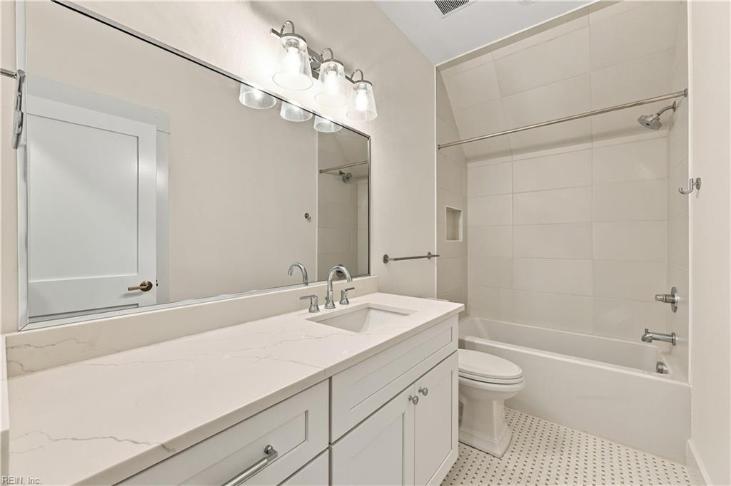 210 81st St Property Photo 28