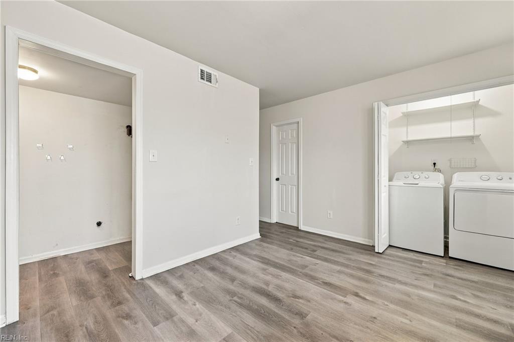 385 Susan Constant Dr Property Photo 12