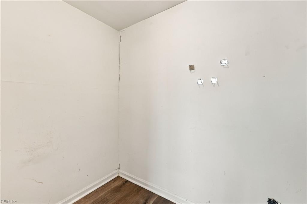 385 Susan Constant Dr Property Photo 16