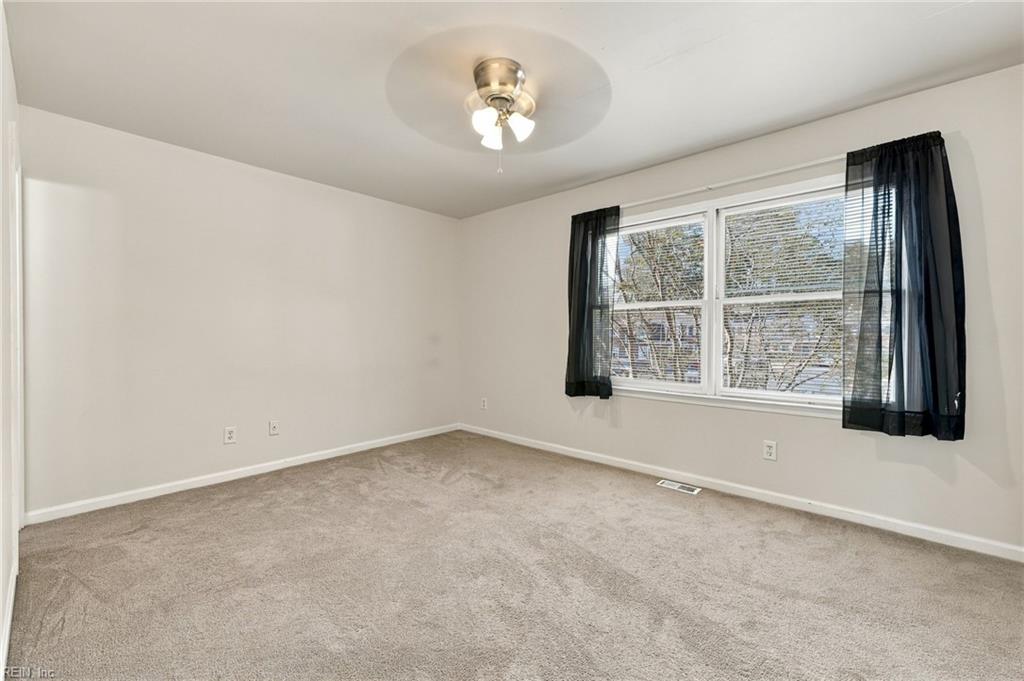 385 Susan Constant Dr Property Photo 25