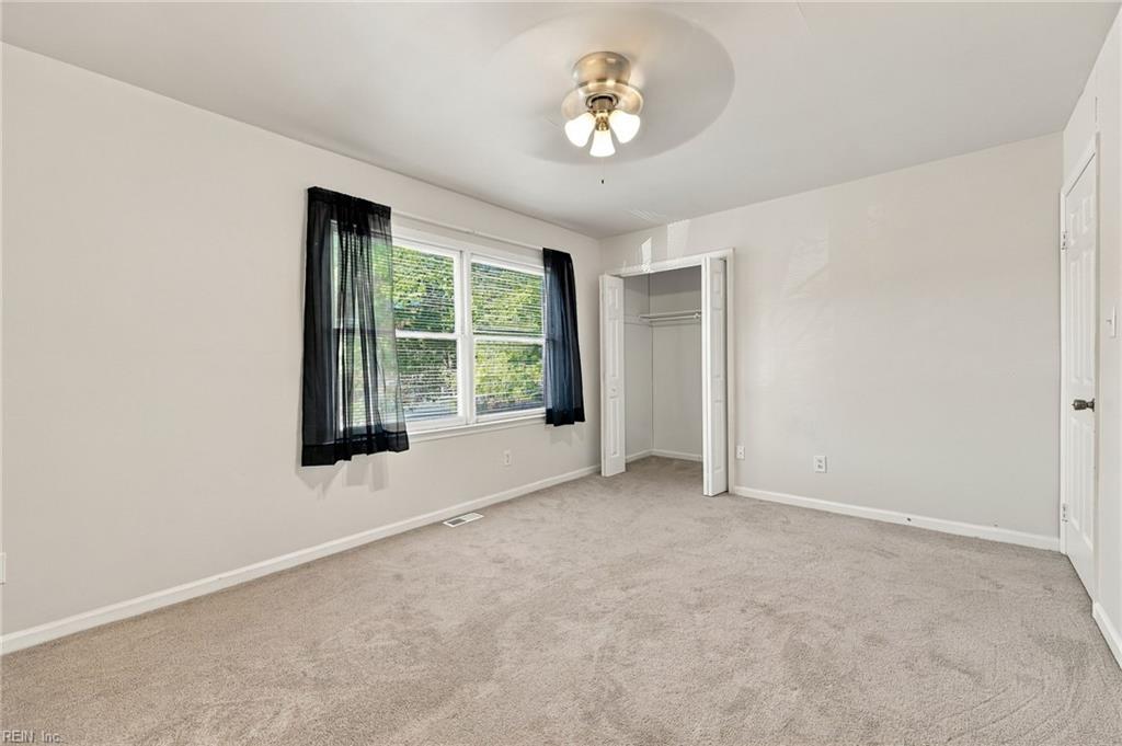 385 Susan Constant Dr Property Photo 27