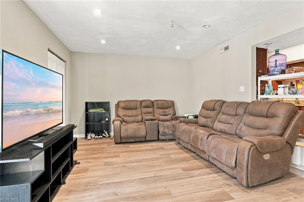 5661 Caxton Ct Property Photo 5