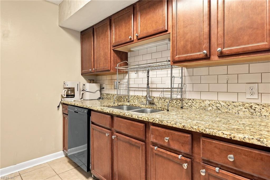 5661 Caxton Ct Property Photo 12