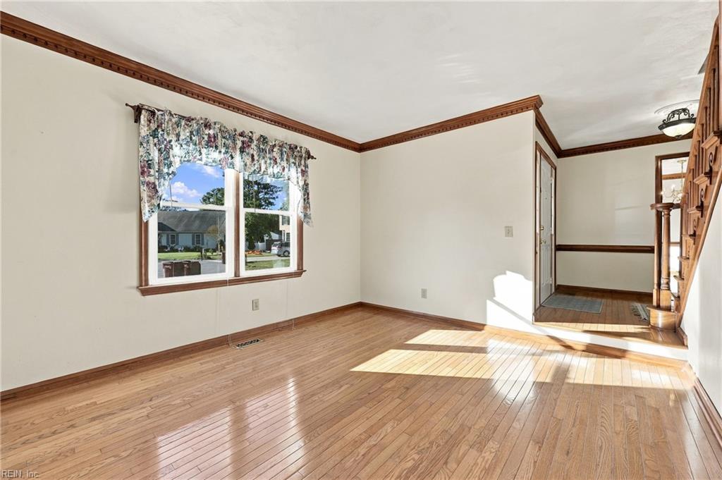 401 Brougham Ct Property Photo 5