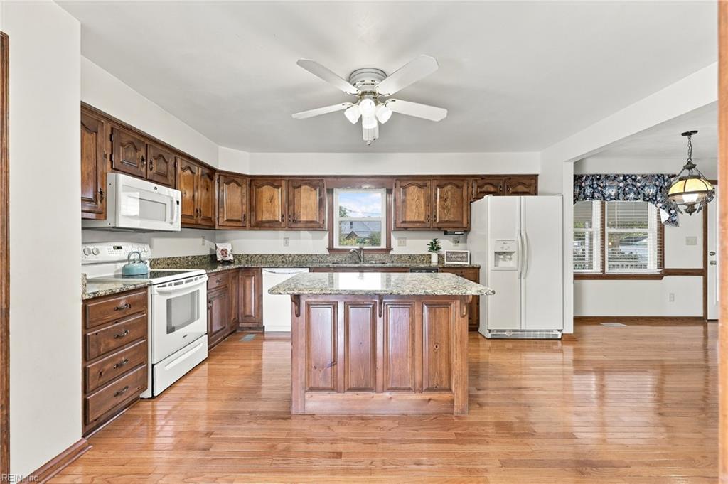 401 Brougham Ct Property Photo 8
