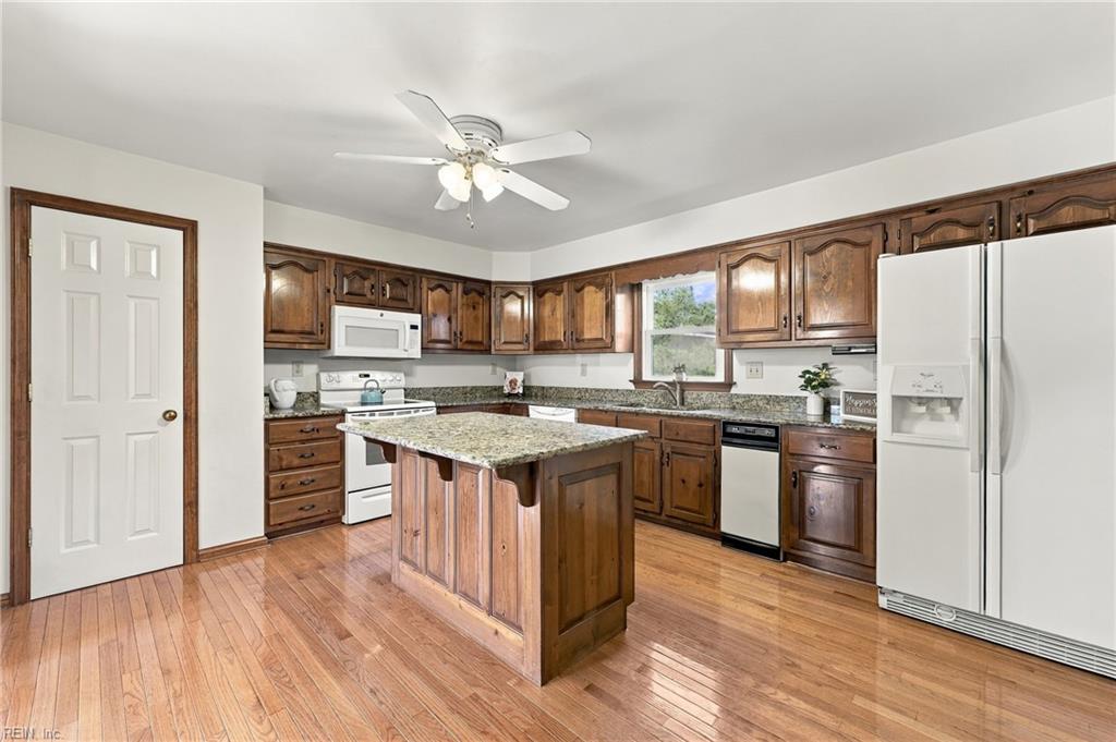 401 Brougham Ct Property Photo 9