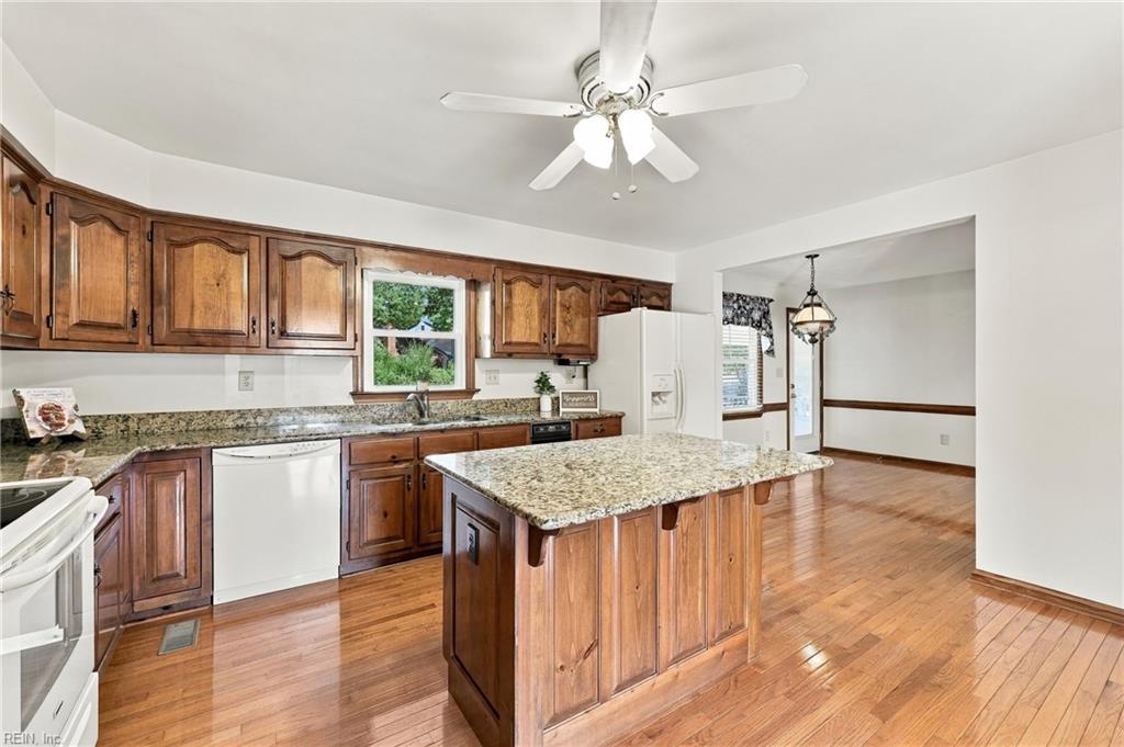 401 Brougham Ct Property Photo 10