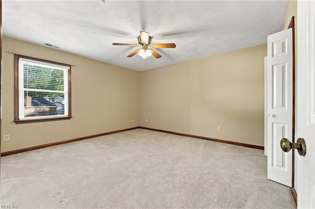 401 Brougham Ct Property Photo 18