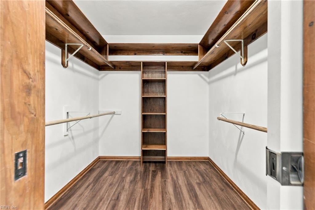 401 Brougham Ct Property Photo 26