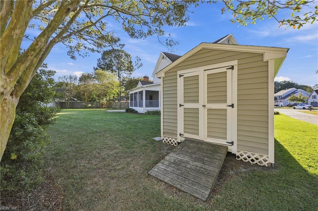 401 Brougham Ct Property Photo 33