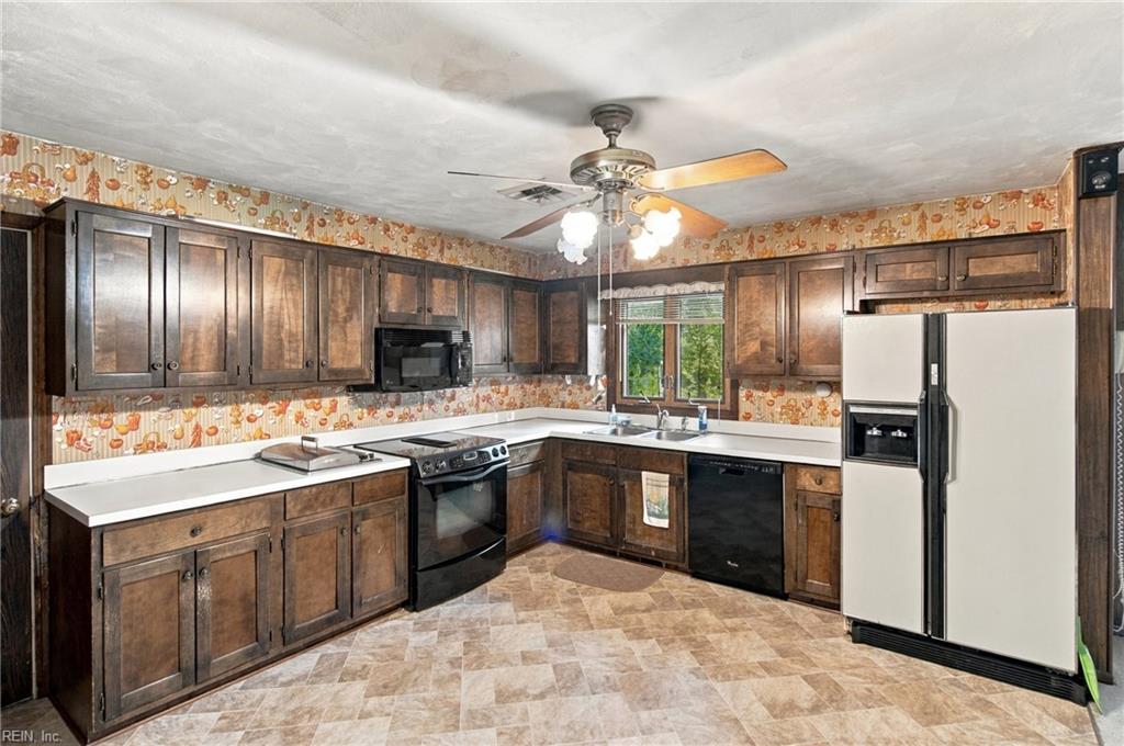 6 Field Dr Property Photo 22