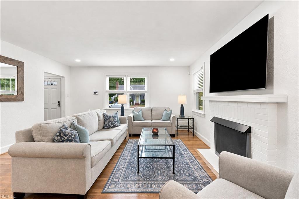 1044 S Lexan Cres Property Photo 2