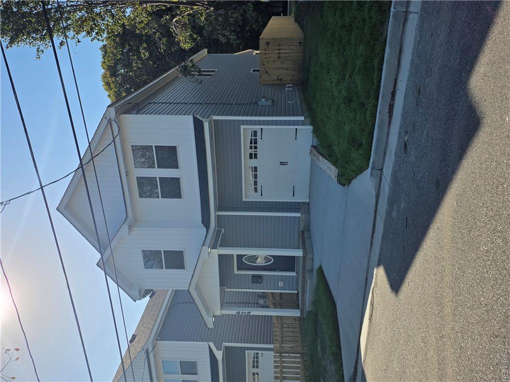 629 Day St Property Photo 1