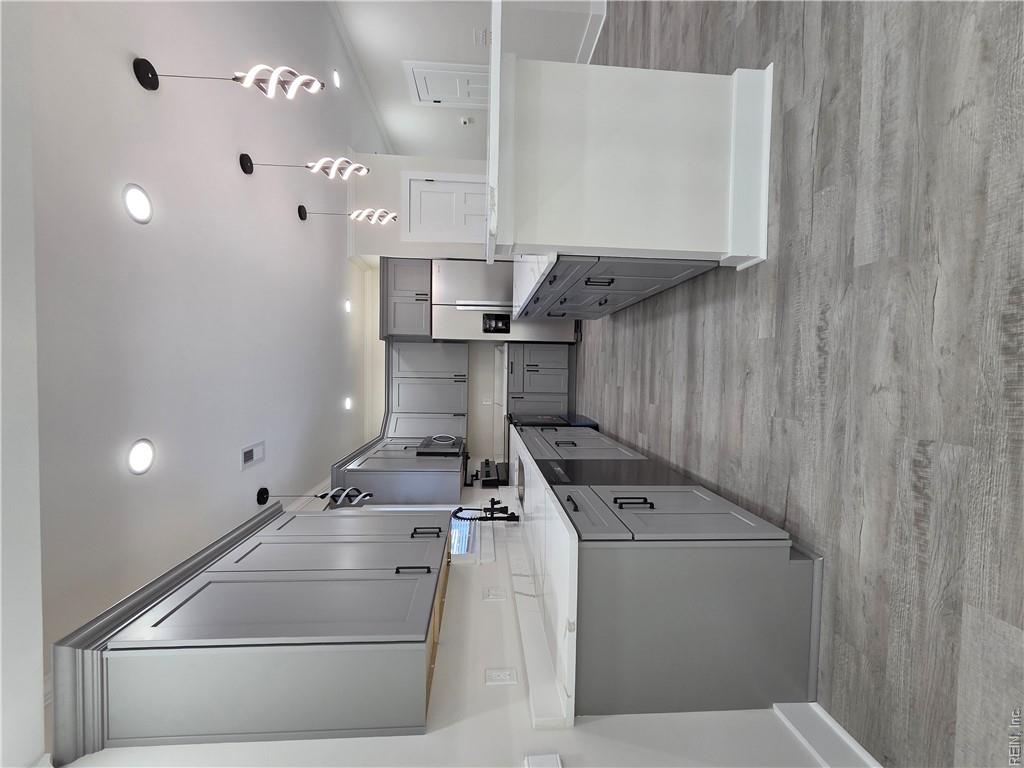 629 Day St Property Photo 13