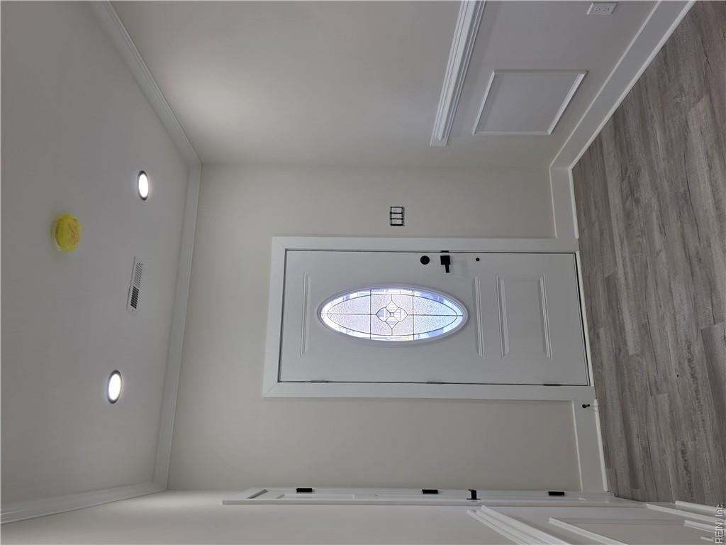 627 Day St Property Photo 4