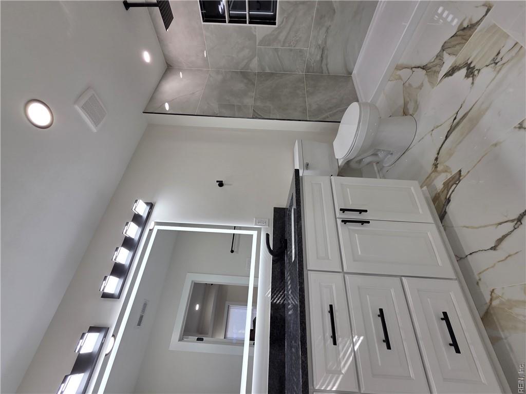 627 Day St Property Photo 18