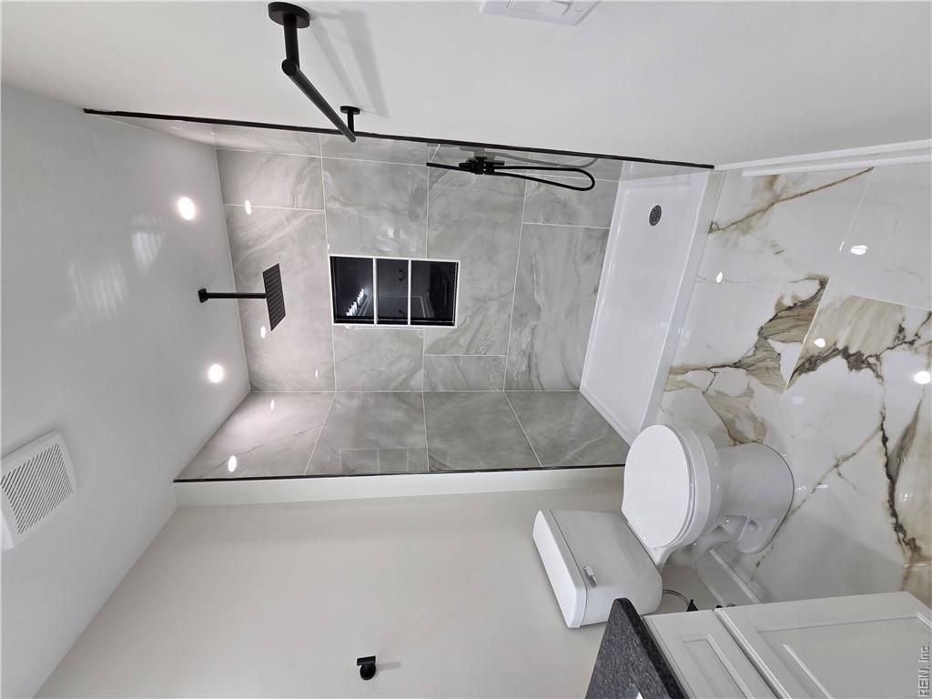 627 Day St Property Photo 19