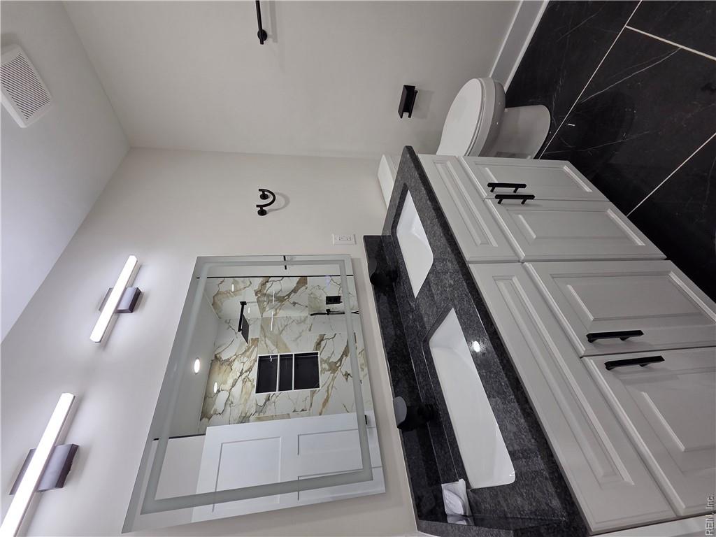 627 Day St Property Photo 26