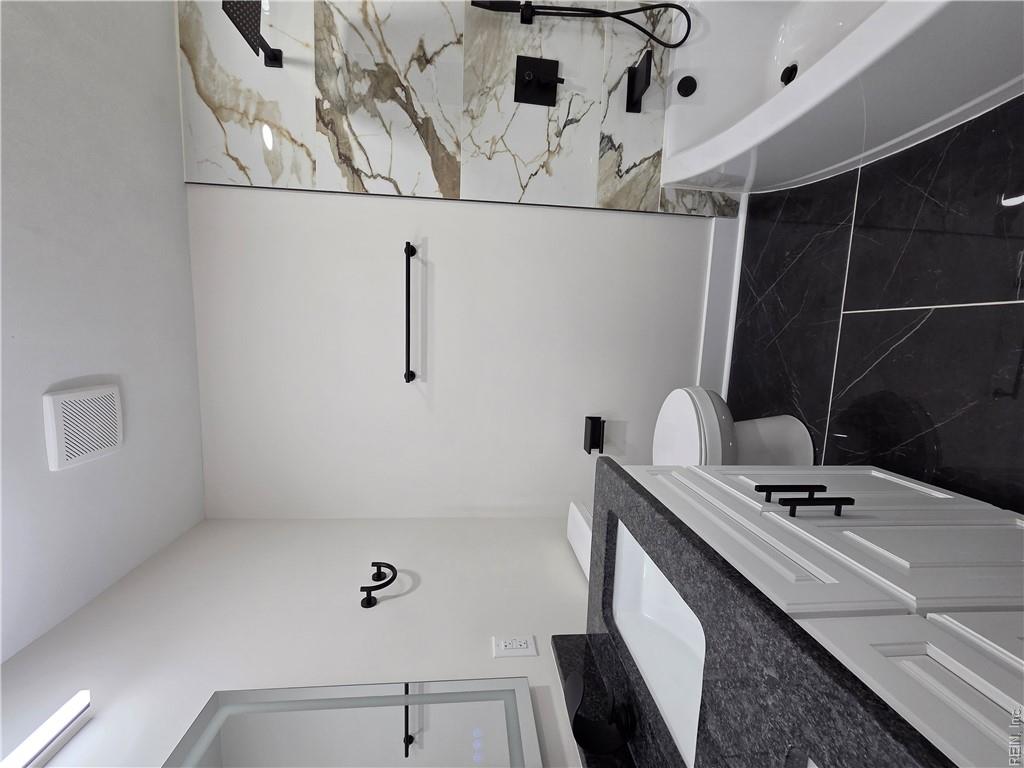 627 Day St Property Photo 27