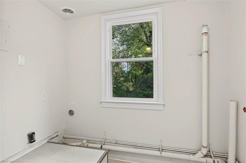 686 Winthrop Rd Property Photo 21