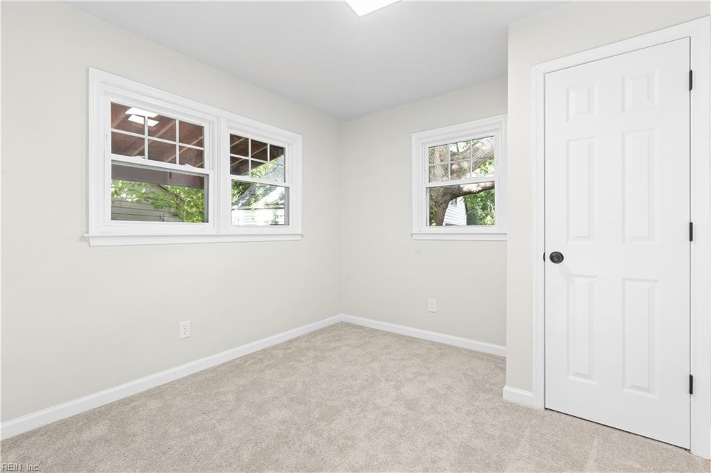 15 Roberts Ct E Property Photo 19