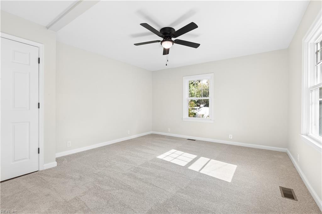 15 Roberts Ct E Property Photo 24